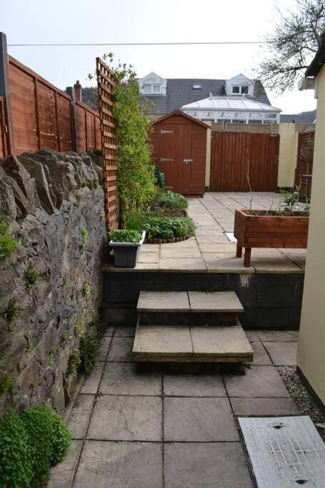Entire 3 Bedroom House Near Caerphilly Station Extérieur photo