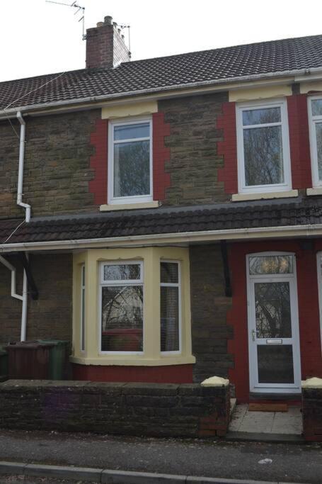 Entire 3 Bedroom House Near Caerphilly Station Extérieur photo